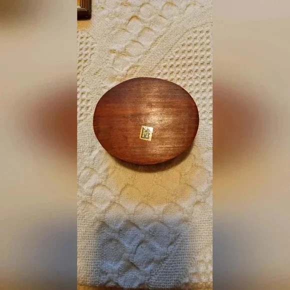 Vintage Handnade Wooden Box W/ Inlayed Brass Leaves​​​​​ - Picture 2 of 6